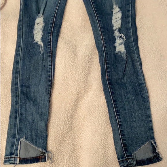 Distressed jeans - Picture 3 of 3